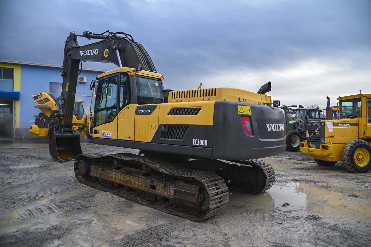 VOLVO EC300DNL - Lánctalpas kotró: 5 kép. VOLVO EC300DNL - Lánctalpas kotró: 5 kép.