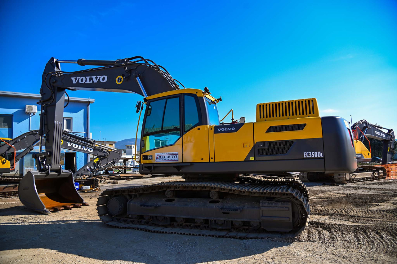 VOLVO EC350DL - Lánctalpas kotró: 4 kép. VOLVO EC350DL - Lánctalpas kotró: 4 kép.