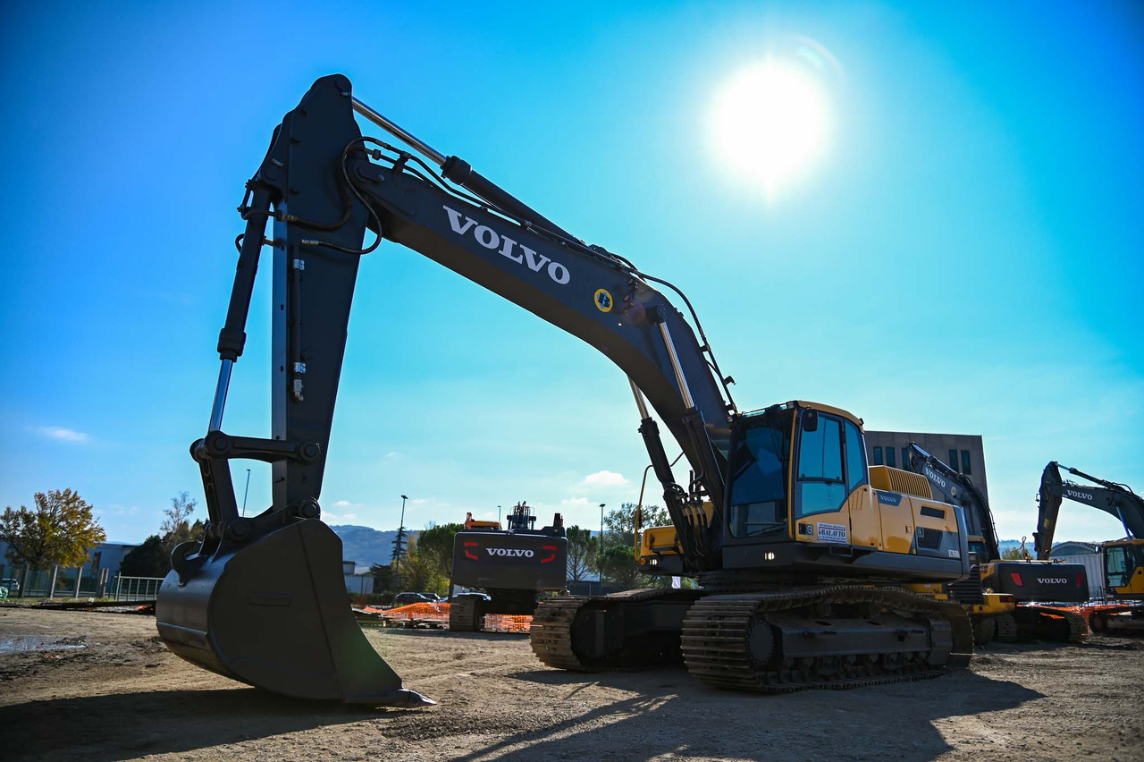 VOLVO EC350DL - Lánctalpas kotró: 1 kép. VOLVO EC350DL - Lánctalpas kotró: 1 kép.
