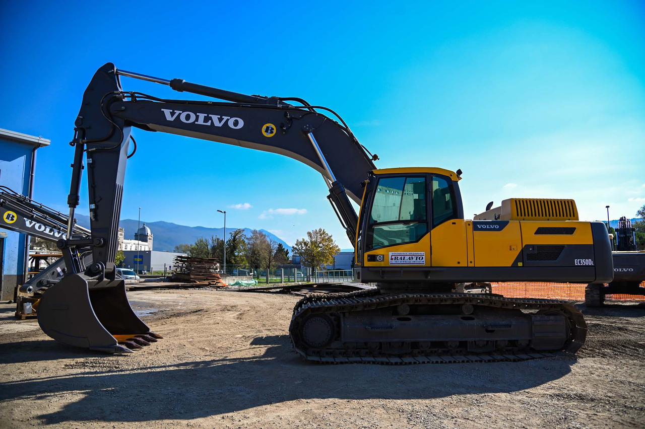 VOLVO EC350DL - Lánctalpas kotró: 3 kép. VOLVO EC350DL - Lánctalpas kotró: 3 kép.