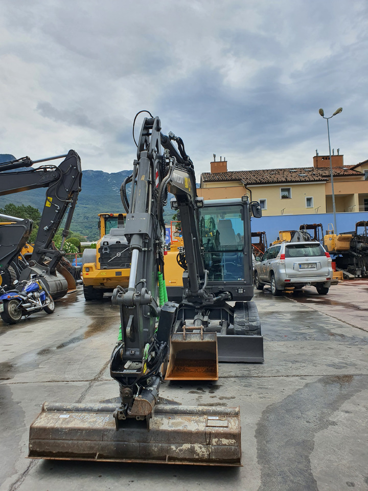 VOLVO EC60E - Minikotró: 4 kép. VOLVO EC60E - Minikotró: 4 kép.