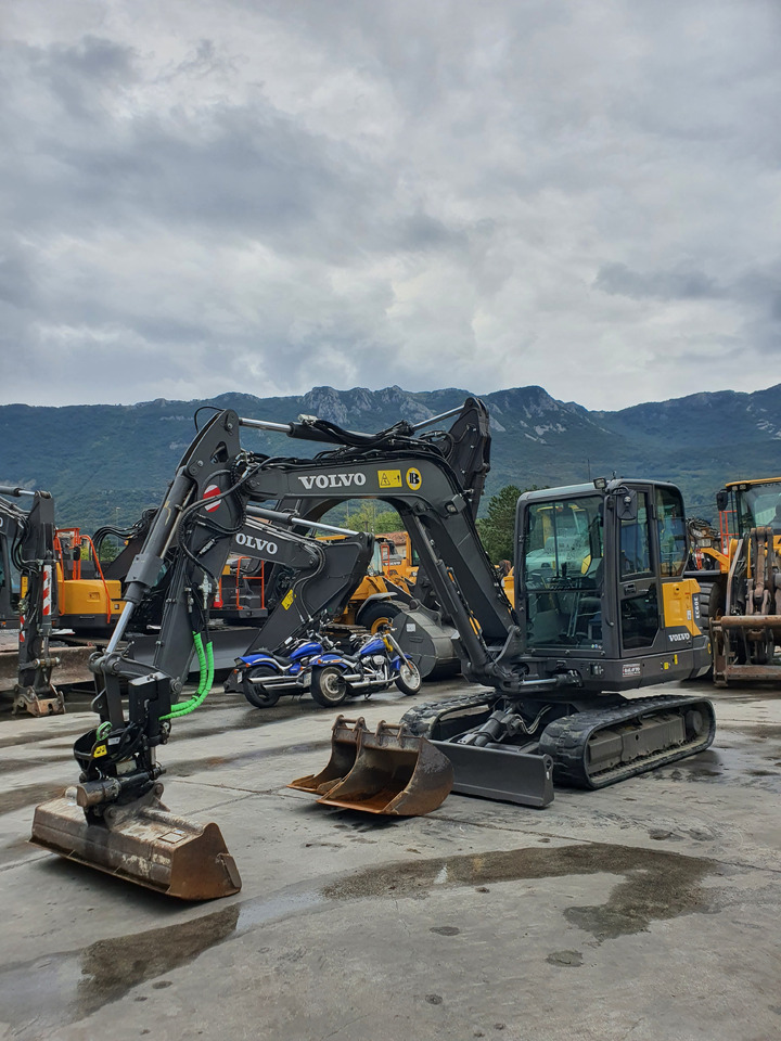 VOLVO EC60E - Minikotró: 3 kép. VOLVO EC60E - Minikotró: 3 kép.