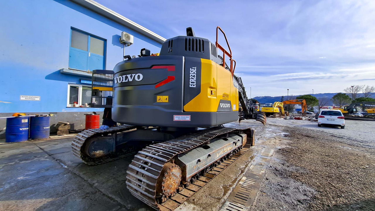 VOLVO ECR235EL - Lánctalpas kotró: 5 kép. VOLVO ECR235EL - Lánctalpas kotró: 5 kép.