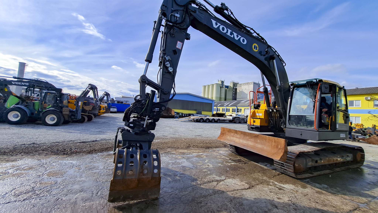 VOLVO ECR235EL - Lánctalpas kotró: 1 kép. VOLVO ECR235EL - Lánctalpas kotró: 1 kép.