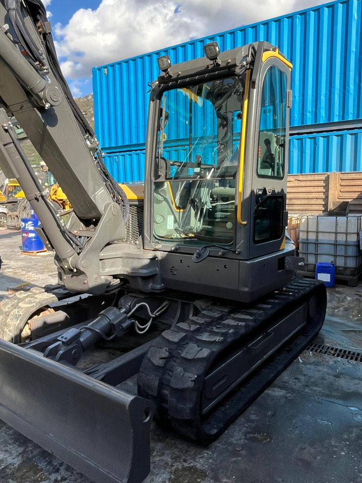 VOLVO ECR88D - Minikotró: 4 kép. VOLVO ECR88D - Minikotró: 4 kép.
