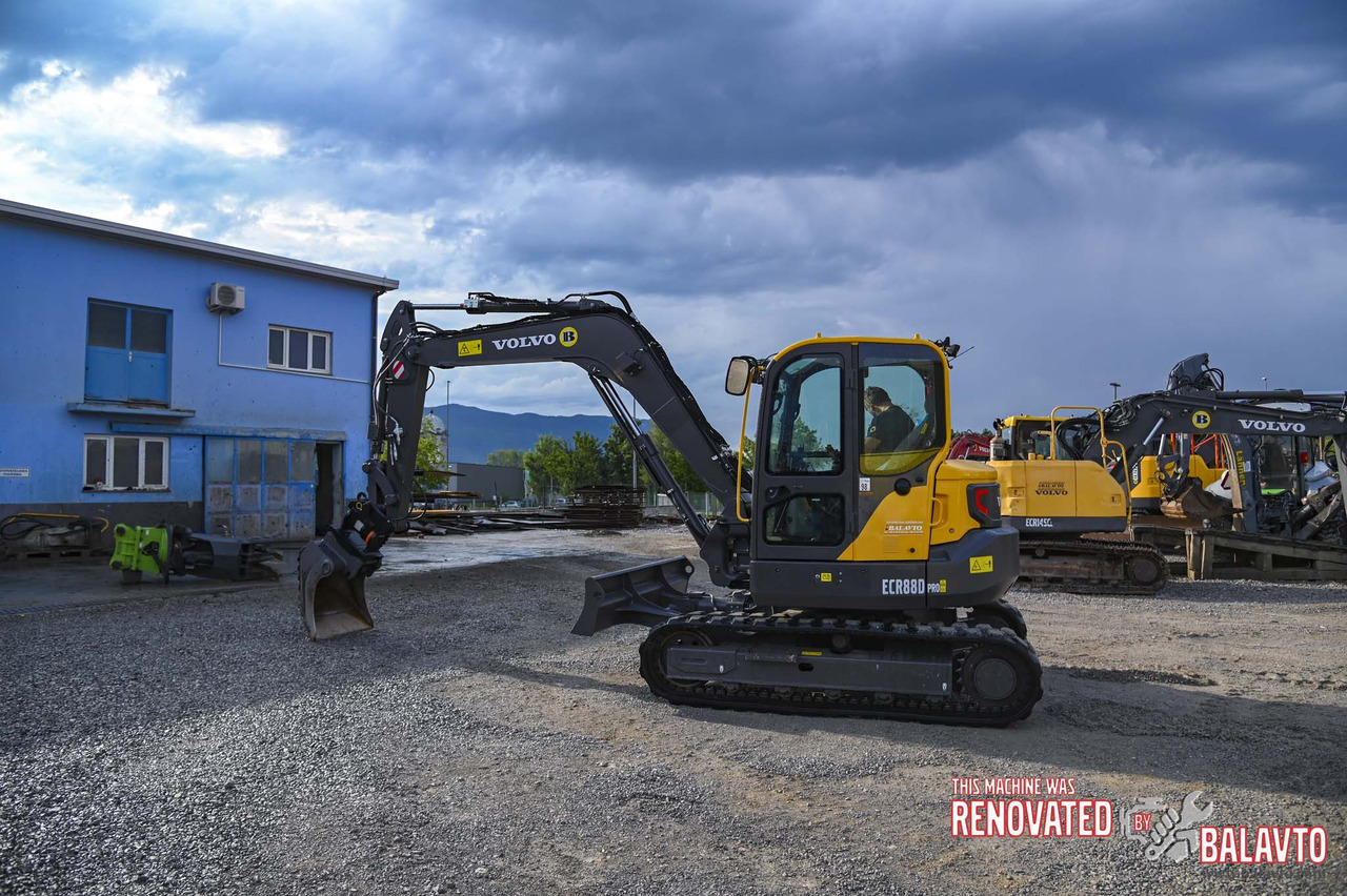 VOLVO ECR88D - Minikotró: 4 kép. VOLVO ECR88D - Minikotró: 4 kép.