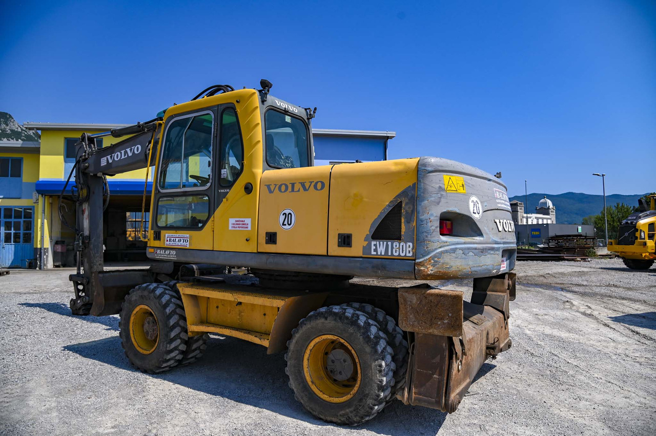 VOLVO EW180B - Gumikerekes kotró: 4 kép. VOLVO EW180B - Gumikerekes kotró: 4 kép.
