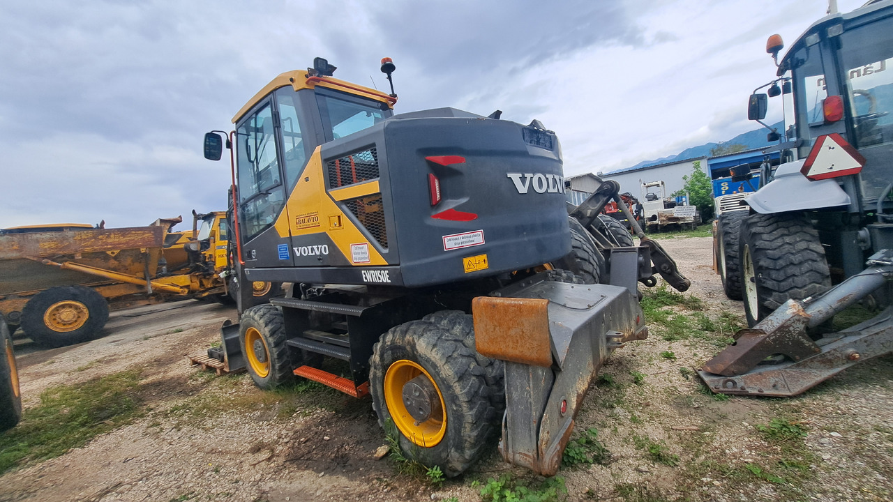 VOLVO EWR150E - Gumikerekes kotró: 1 kép. VOLVO EWR150E - Gumikerekes kotró: 1 kép.