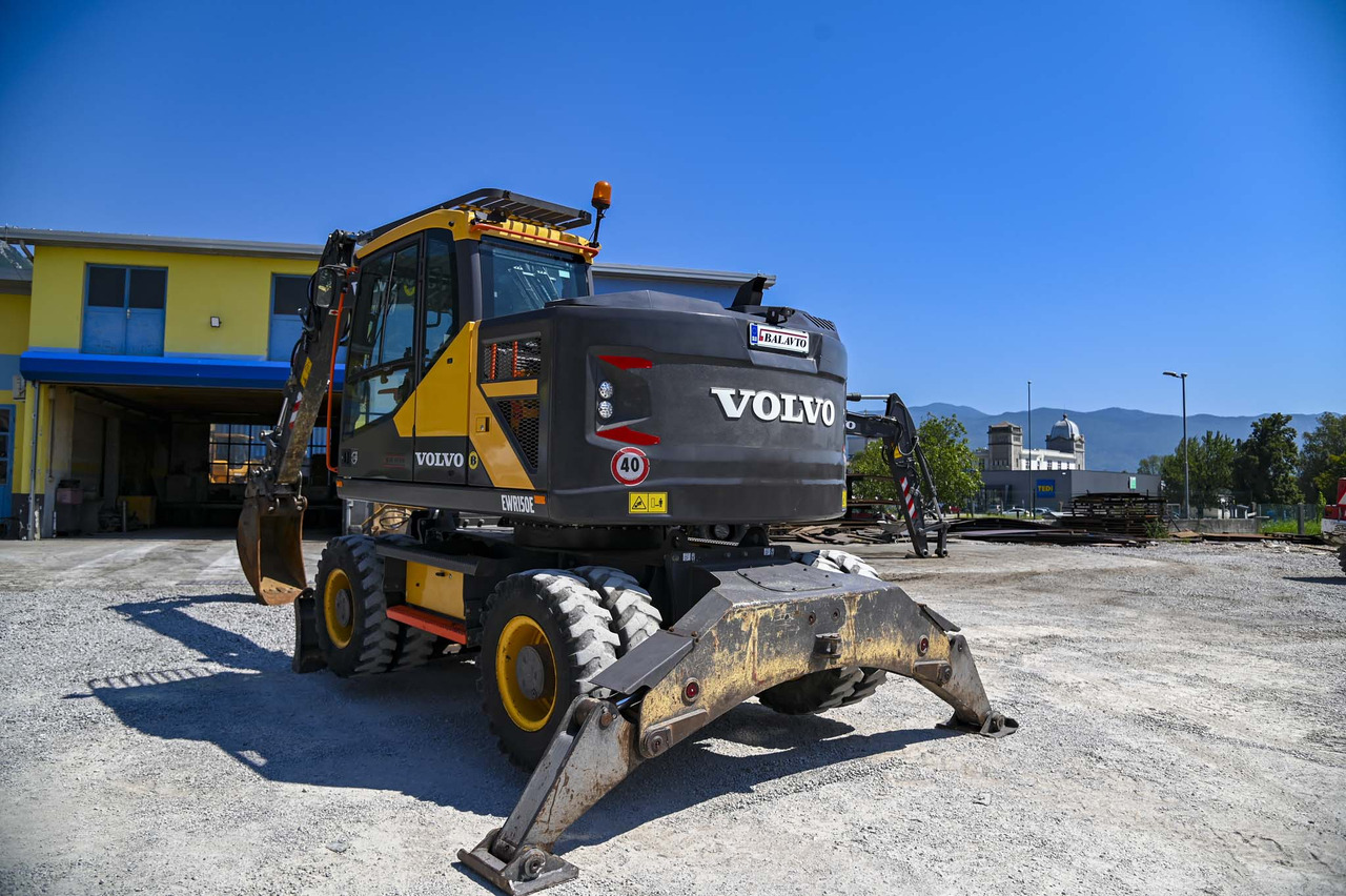 VOLVO EWR150E - Gumikerekes kotró: 5 kép. VOLVO EWR150E - Gumikerekes kotró: 5 kép.