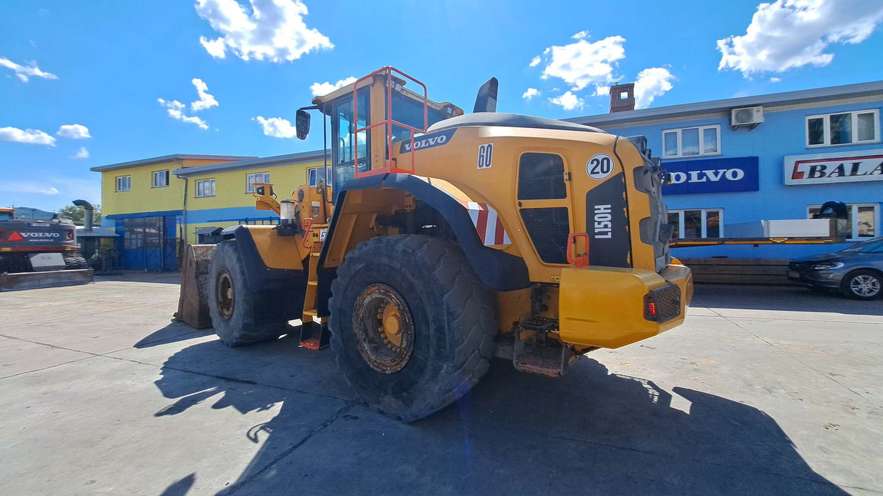 VOLVO L150H - Gumikerekes homlokrakodó: 4 kép. VOLVO L150H - Gumikerekes homlokrakodó: 4 kép.