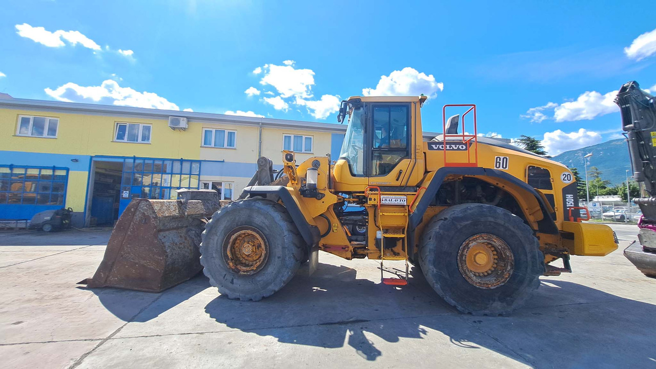 VOLVO L150H - Gumikerekes homlokrakodó: 2 kép. VOLVO L150H - Gumikerekes homlokrakodó: 2 kép.