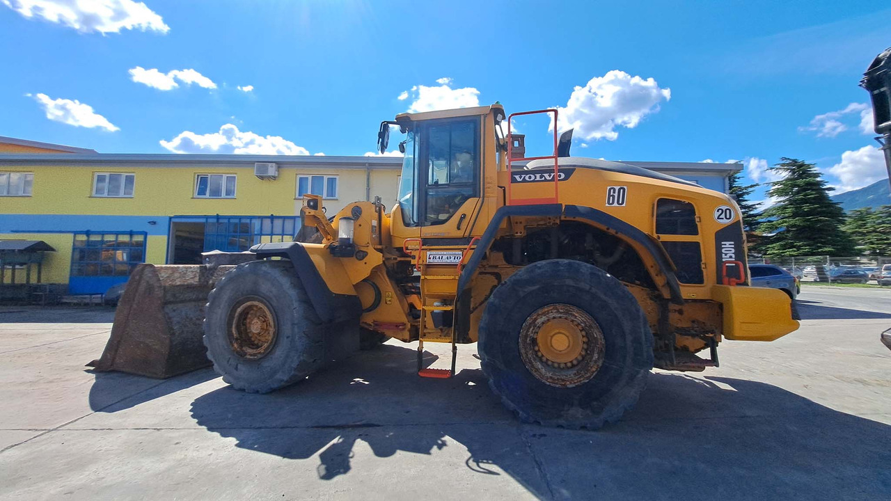 VOLVO L150H - Gumikerekes homlokrakodó: 3 kép. VOLVO L150H - Gumikerekes homlokrakodó: 3 kép.