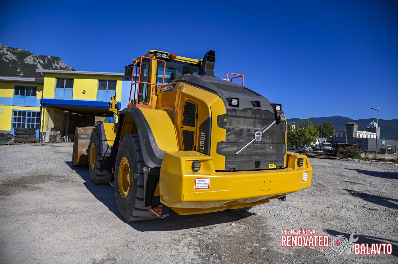 VOLVO L180H - Gumikerekes homlokrakodó: 5 kép. VOLVO L180H - Gumikerekes homlokrakodó: 5 kép.