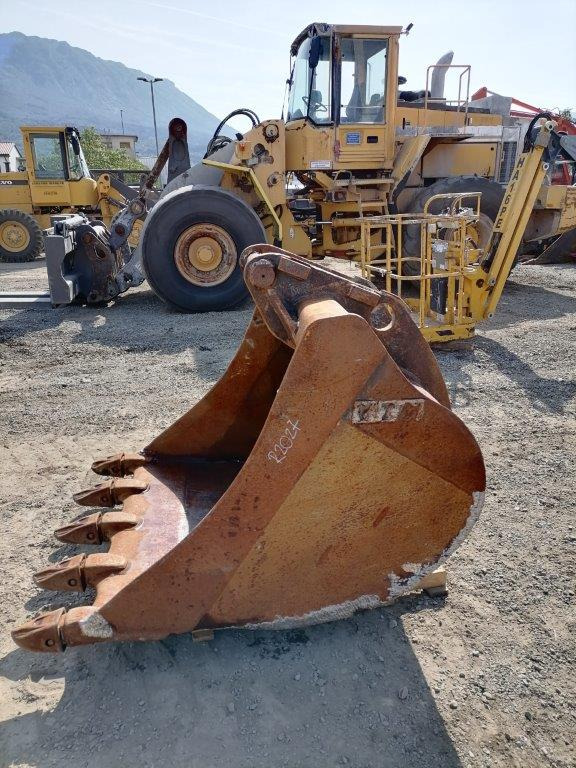 VTN Digging bucket 1300 mm - Kotró kanál: 3 kép. VTN Digging bucket 1300 mm - Kotró kanál: 3 kép.