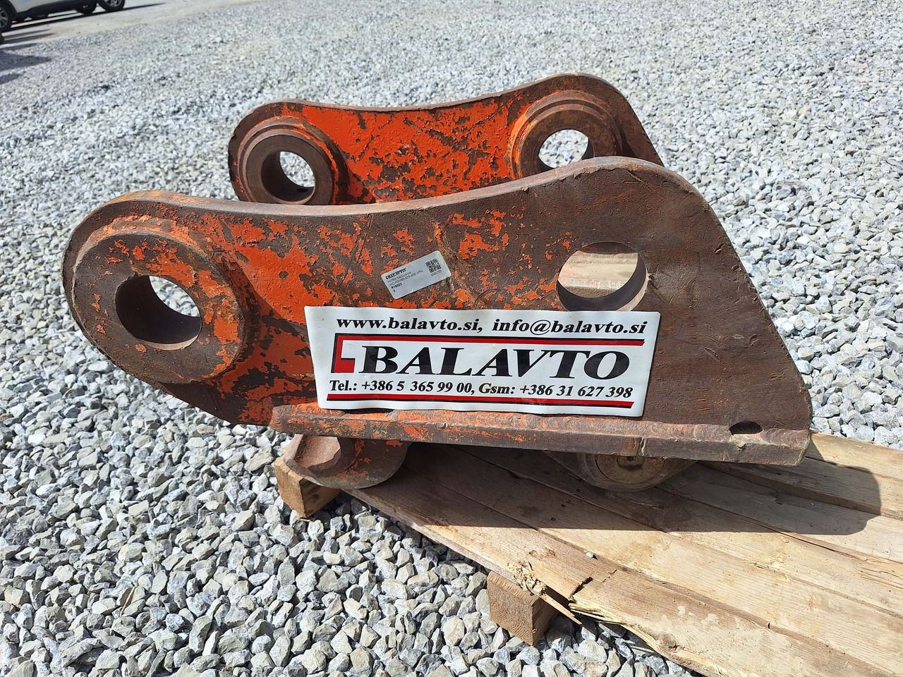 VTN hydraulic - Gyorscsatlakozó - Építőipari gépek: 2 kép. VTN hydraulic - Gyorscsatlakozó - Építőipari gépek: 2 kép.