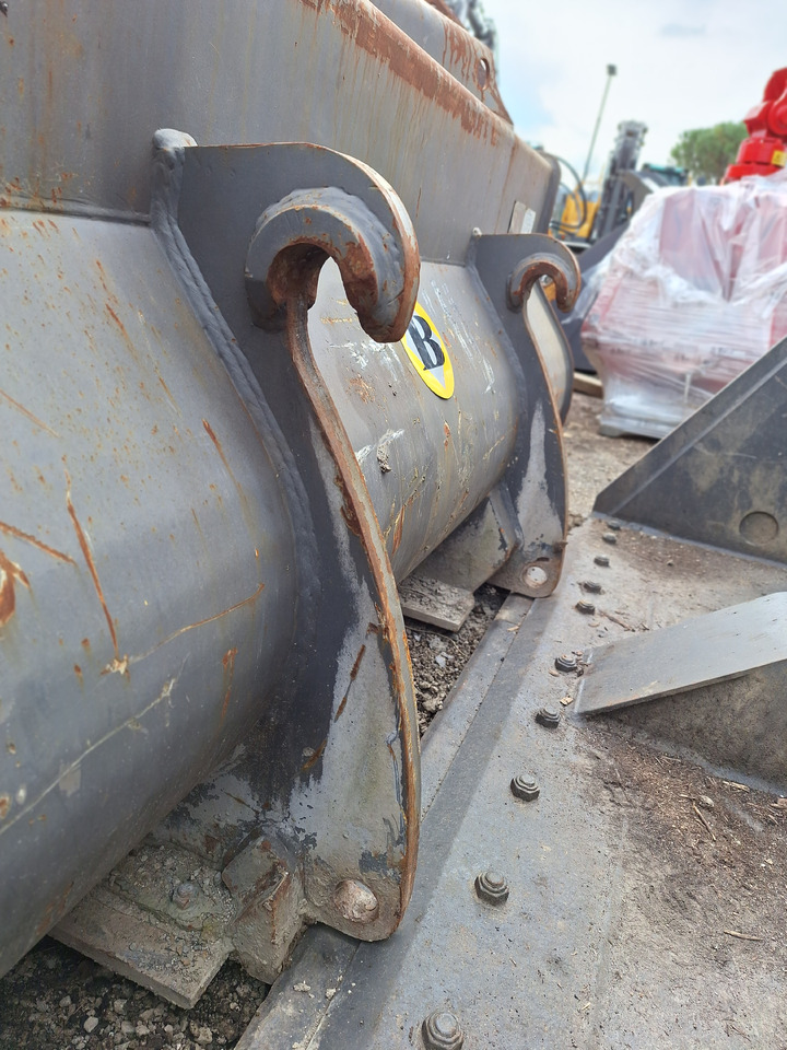 Volvo 93812 loader bucket 2300 mm BOE - Rakodókanál: 4 kép. Volvo 93812 loader bucket 2300 mm BOE - Rakodókanál: 4 kép.