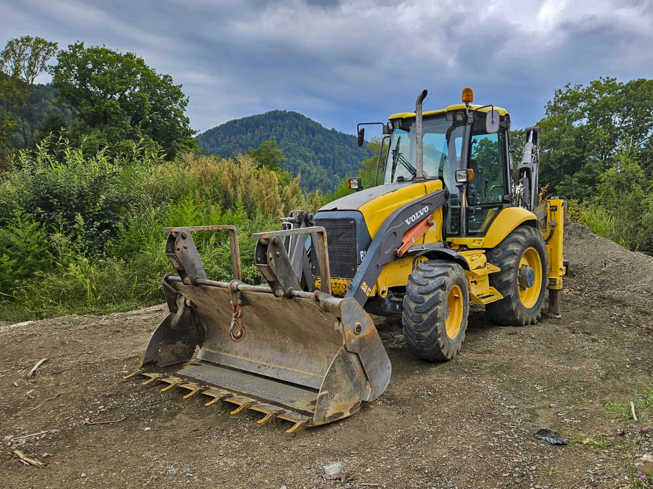 Kotrórakodó Volvo BL71: 1 kép.