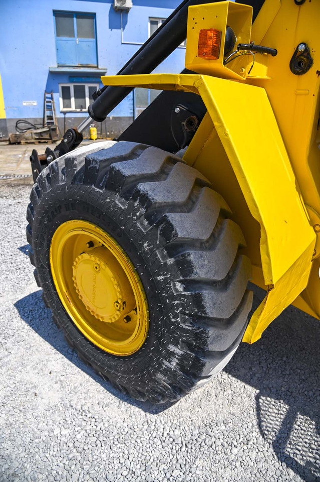 Gumikerekes homlokrakodó Volvo BM4300: 21 kép.