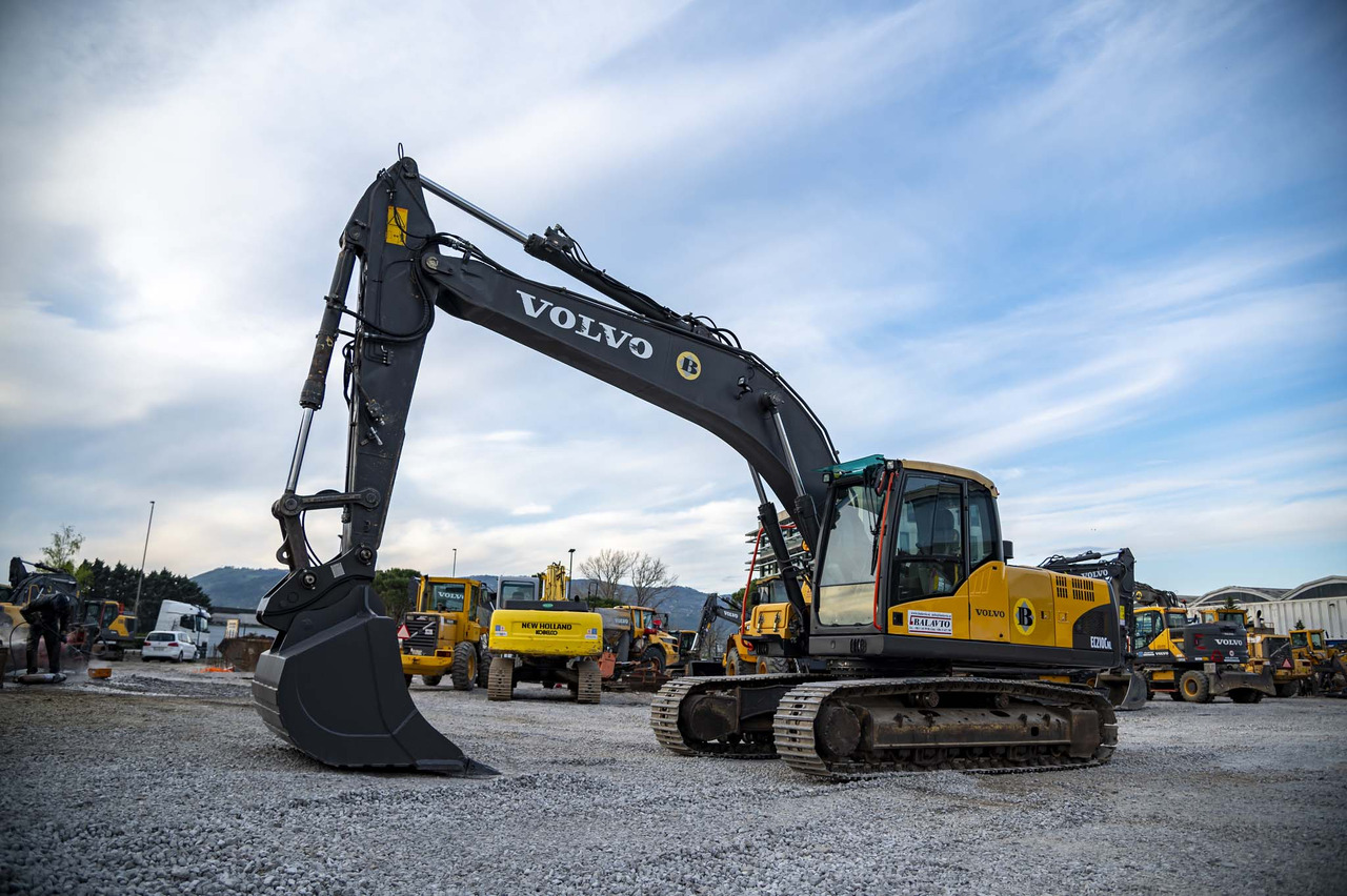 Volvo EC210CNL - Lánctalpas kotró: 1 kép. Volvo EC210CNL - Lánctalpas kotró: 1 kép.