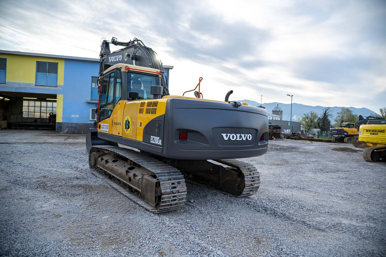 Volvo EC210CNL - Lánctalpas kotró: 5 kép. Volvo EC210CNL - Lánctalpas kotró: 5 kép.