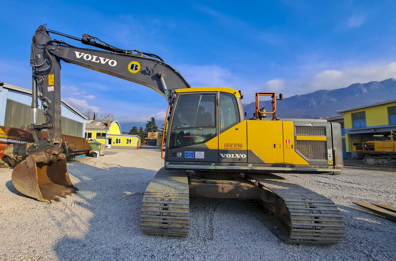 Volvo EC220EL - Lánctalpas kotró: 1 kép. Volvo EC220EL - Lánctalpas kotró: 1 kép.