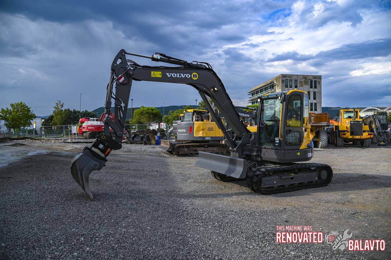 Volvo ECR88D - Minikotró: 2 kép. Volvo ECR88D - Minikotró: 2 kép.