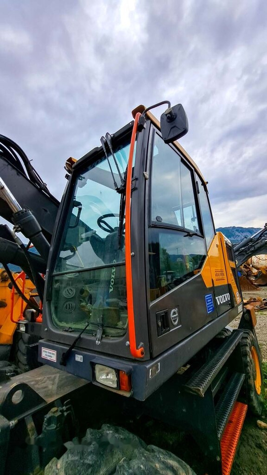 Volvo EWR150E, EC250E, EC300E, EW160E, EW180E, EC220E, EC160E, EC180E, EWR170E, EW240E MH, EC200E - Fülke - Kotrógép: 1 kép. Volvo EWR150E, EC250E, EC300E, EW160E, EW180E, EC220E, EC160E, EC180E, EWR170E, EW240E MH, EC200E - Fülke - Kotrógép: 1 kép.