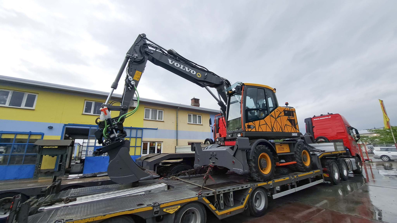 Volvo EWR150E - Gumikerekes kotró: 1 kép. Volvo EWR150E - Gumikerekes kotró: 1 kép.