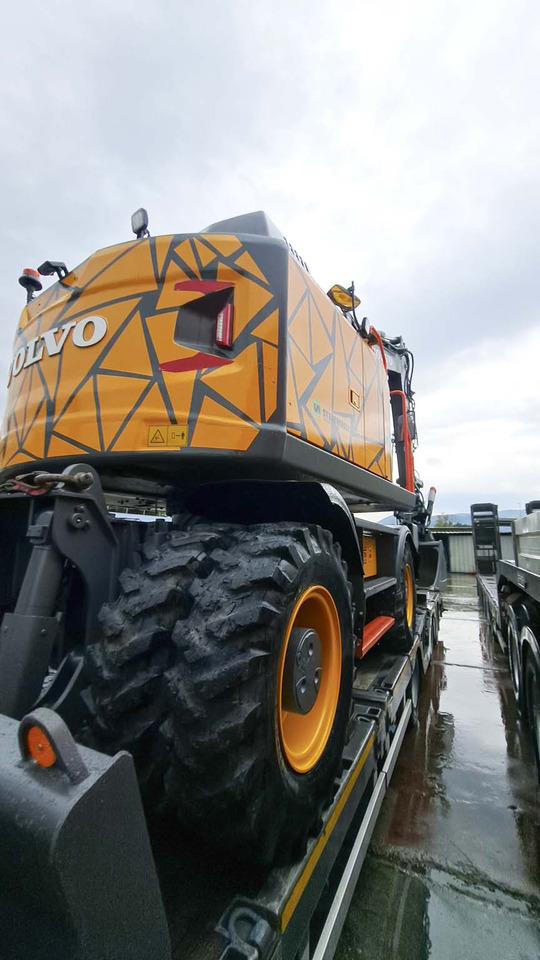 Volvo EWR150E - Gumikerekes kotró: 5 kép. Volvo EWR150E - Gumikerekes kotró: 5 kép.