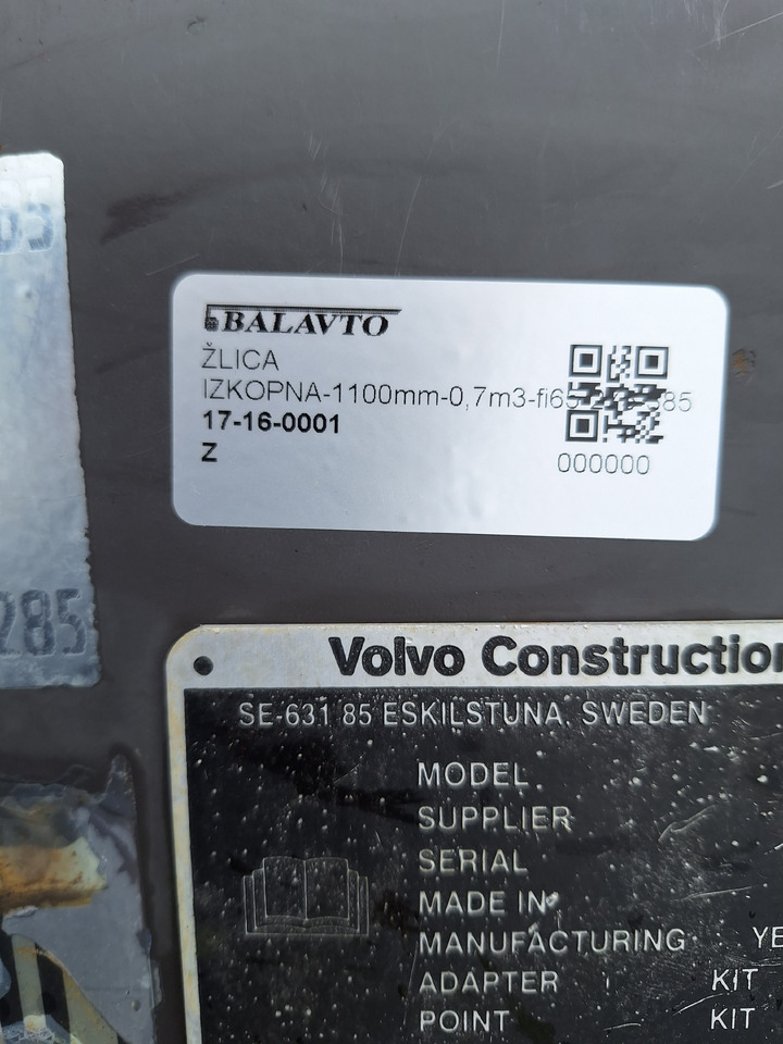 Volvo digging bucket 1100 mm - Kotró kanál: 5 kép. Volvo digging bucket 1100 mm - Kotró kanál: 5 kép.