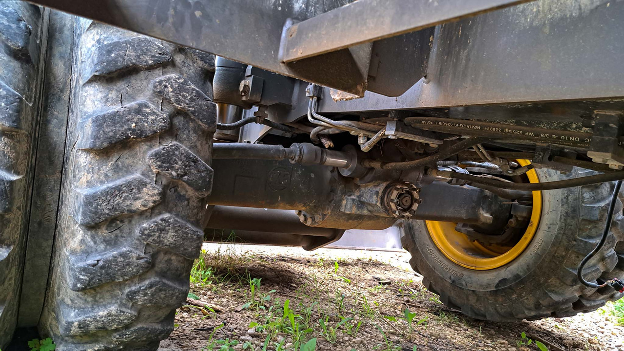 Volvo front axle 14693936 for Volvo EWR150E, EW180E, EWR170E, EW200E MH, EW160E - Első tengely - Kotrógép: 2 kép. Volvo front axle 14693936 for Volvo EWR150E, EW180E, EWR170E, EW200E MH, EW160E - Első tengely - Kotrógép: 2 kép.