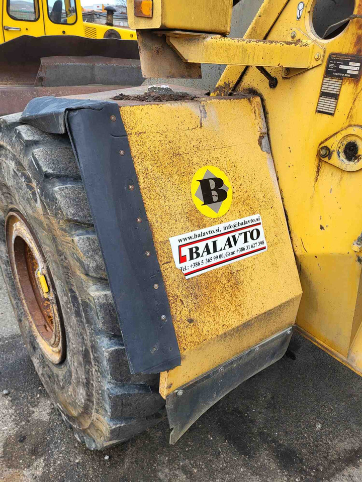 Volvo front fenders - Sárvédő - Rakodógép: 3 kép. Volvo front fenders - Sárvédő - Rakodógép: 3 kép.