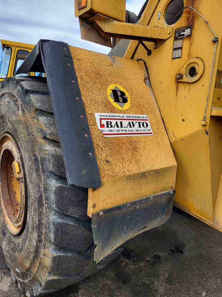 Volvo front fenders - Sárvédő - Rakodógép: 4 kép. Volvo front fenders - Sárvédő - Rakodógép: 4 kép.