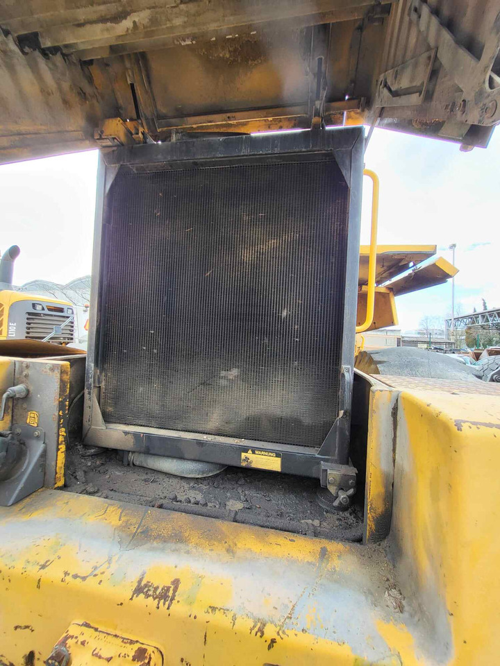 Volvo radiator - Radiátor - Rakodógép: 2 kép. Volvo radiator - Radiátor - Rakodógép: 2 kép.