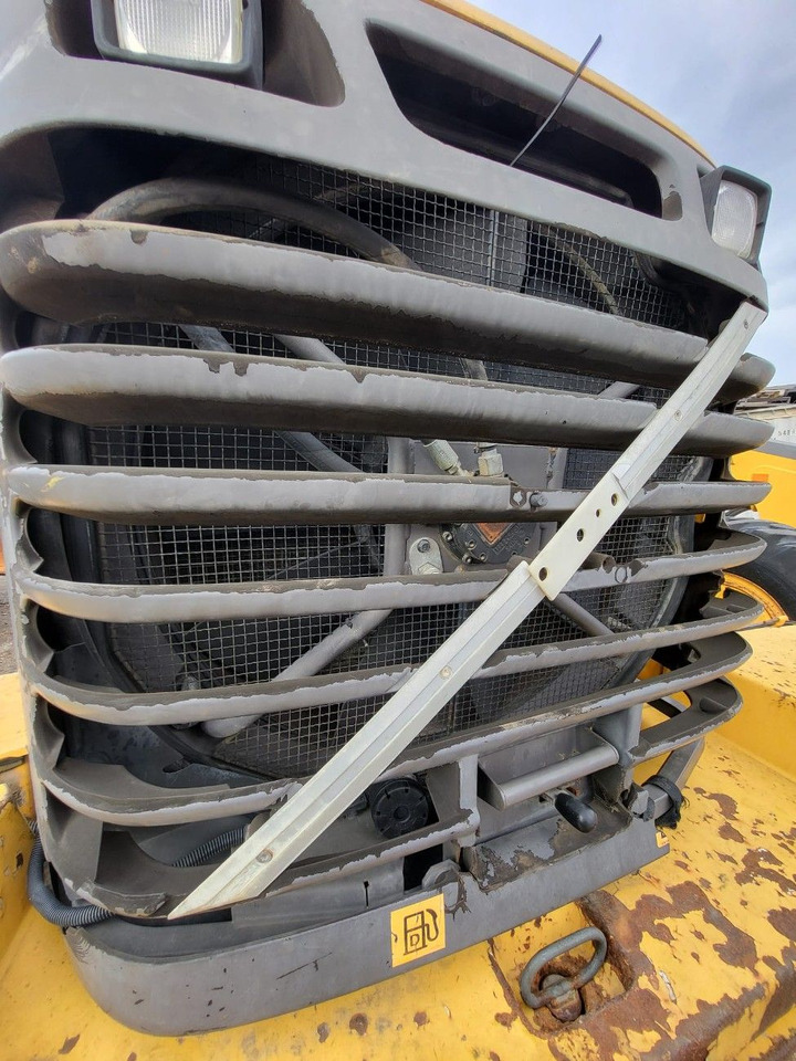 Volvo radiator - Radiátor - Rakodógép: 1 kép. Volvo radiator - Radiátor - Rakodógép: 1 kép.