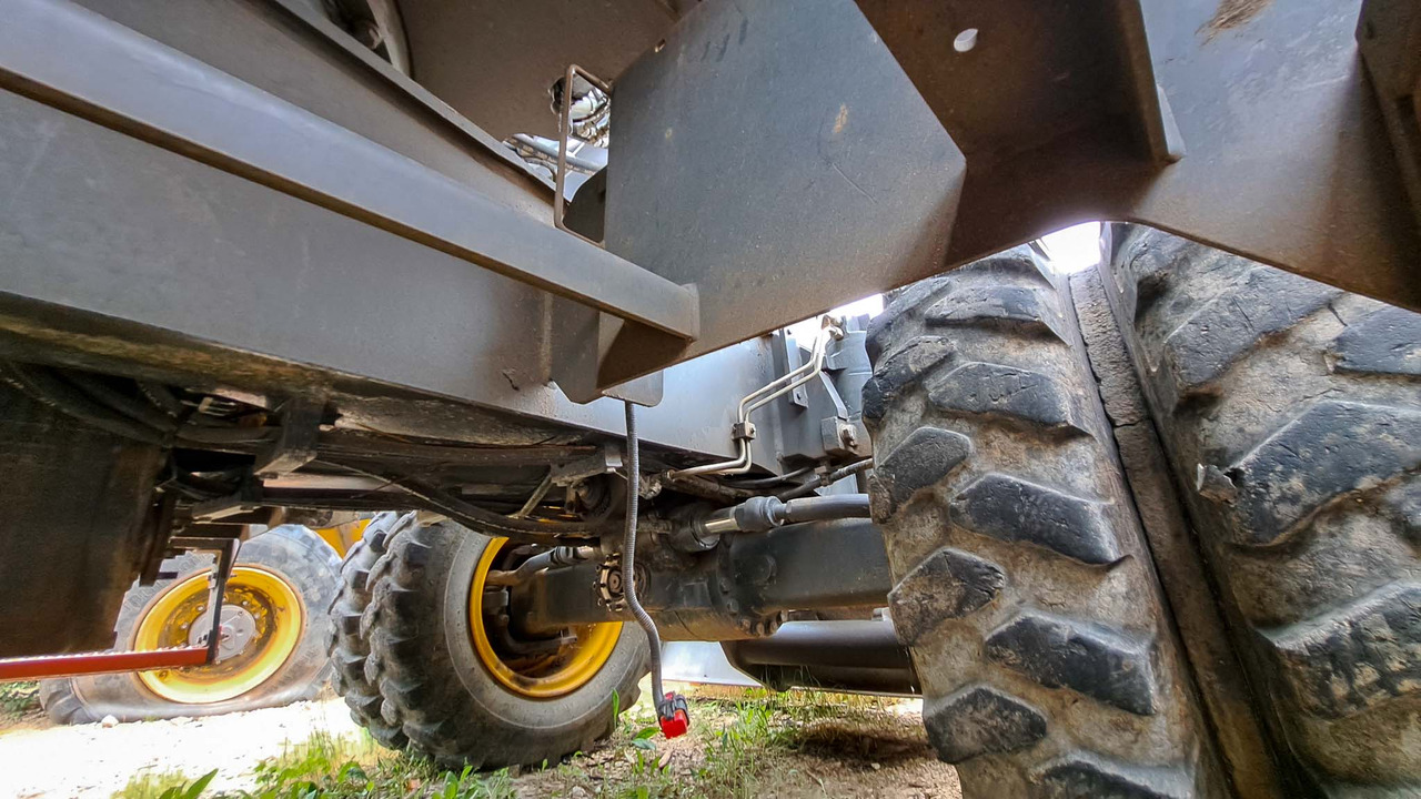 Volvo rear axle 14590304 Volvo EWR150E, EW160D, EW160E, EW180E, EW140E, EWR170E, EW200E MH, EW180D, EW160C, EW180C - Hátsó tengely - Kotrógép: 1 kép. Volvo rear axle 14590304 Volvo EWR150E, EW160D, EW160E, EW180E, EW140E, EWR170E, EW200E MH, EW180D, EW160C, EW180C - Hátsó tengely - Kotrógép: 1 kép.