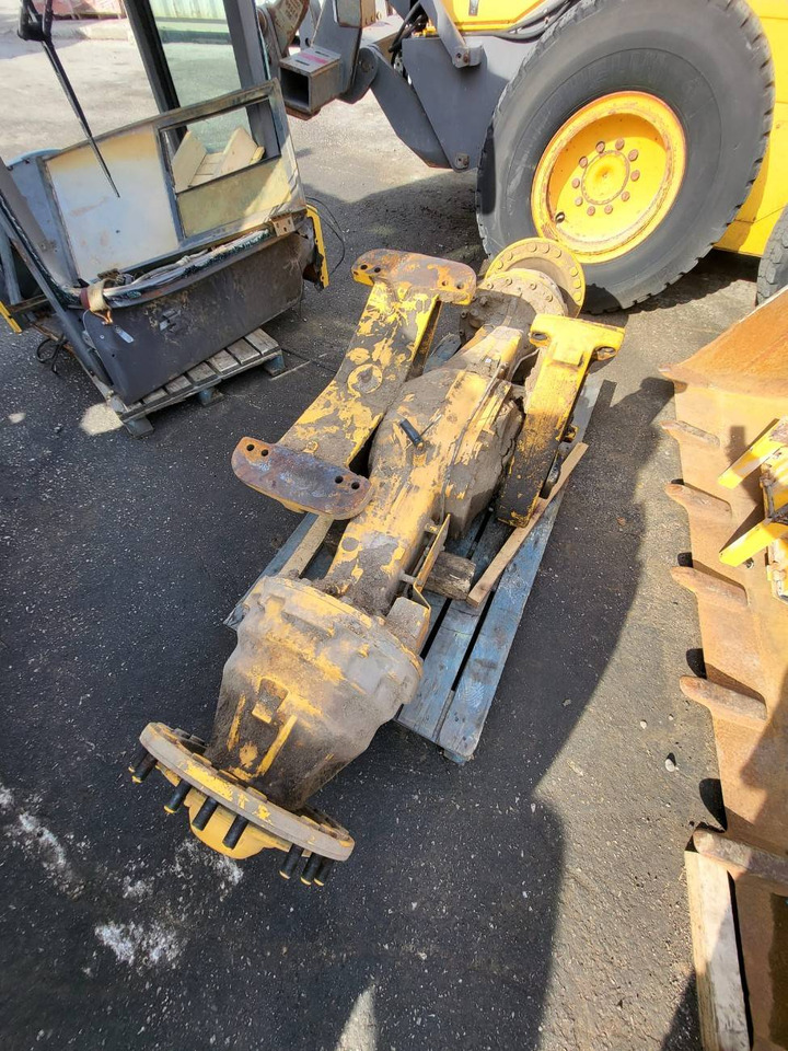 Volvo rear axle - Hátsó tengely - Rakodógép: 3 kép. Volvo rear axle - Hátsó tengely - Rakodógép: 3 kép.
