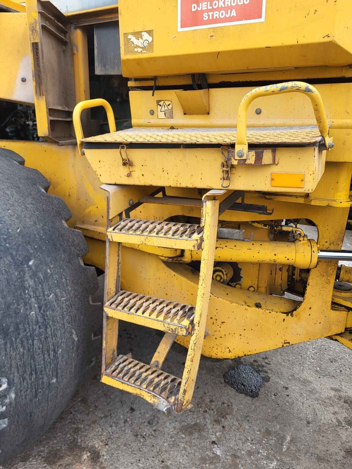 Volvo steps - Lépcső - Rakodógép: 5 kép. Volvo steps - Lépcső - Rakodógép: 5 kép.