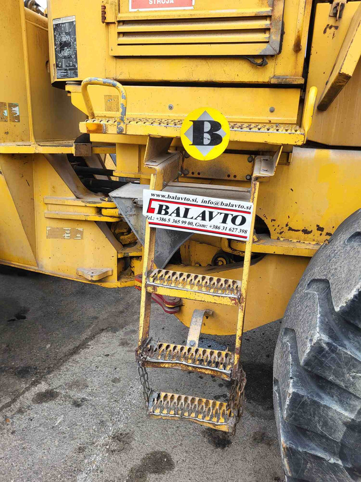 Volvo steps - Lépcső - Rakodógép: 3 kép. Volvo steps - Lépcső - Rakodógép: 3 kép.