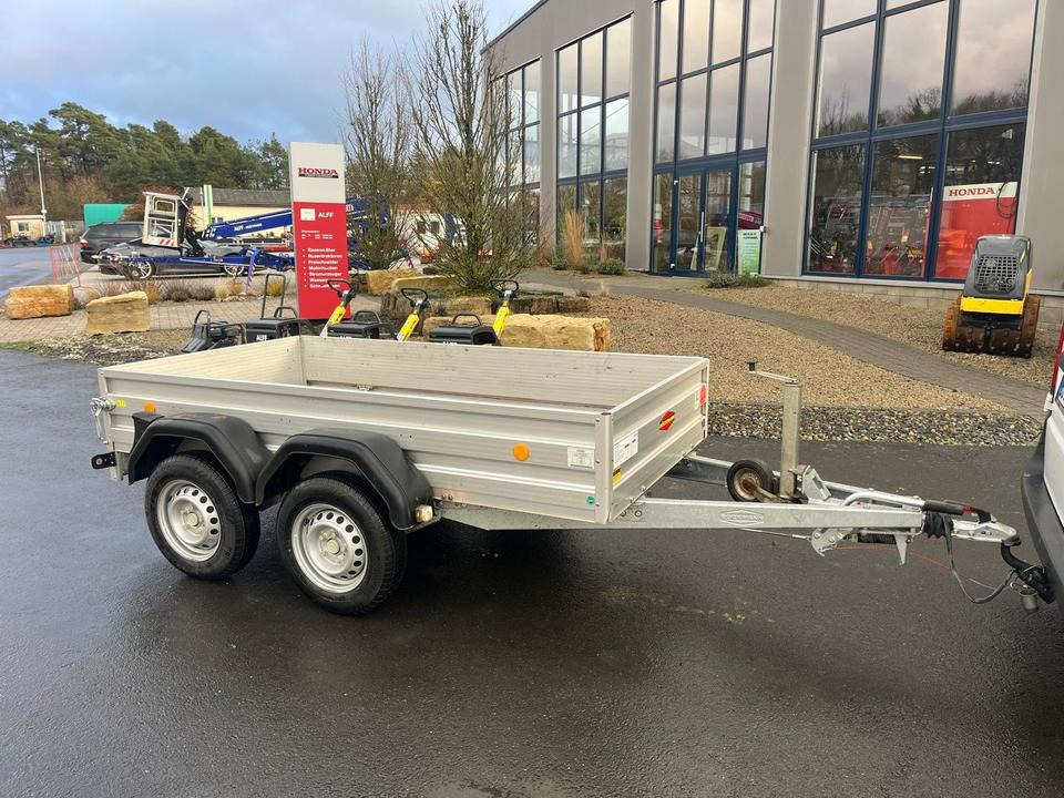 Böckmann AT1 Tandemanhänger - Platós pótkocsi: 2 kép. Böckmann AT1 Tandemanhänger - Platós pótkocsi: 2 kép.