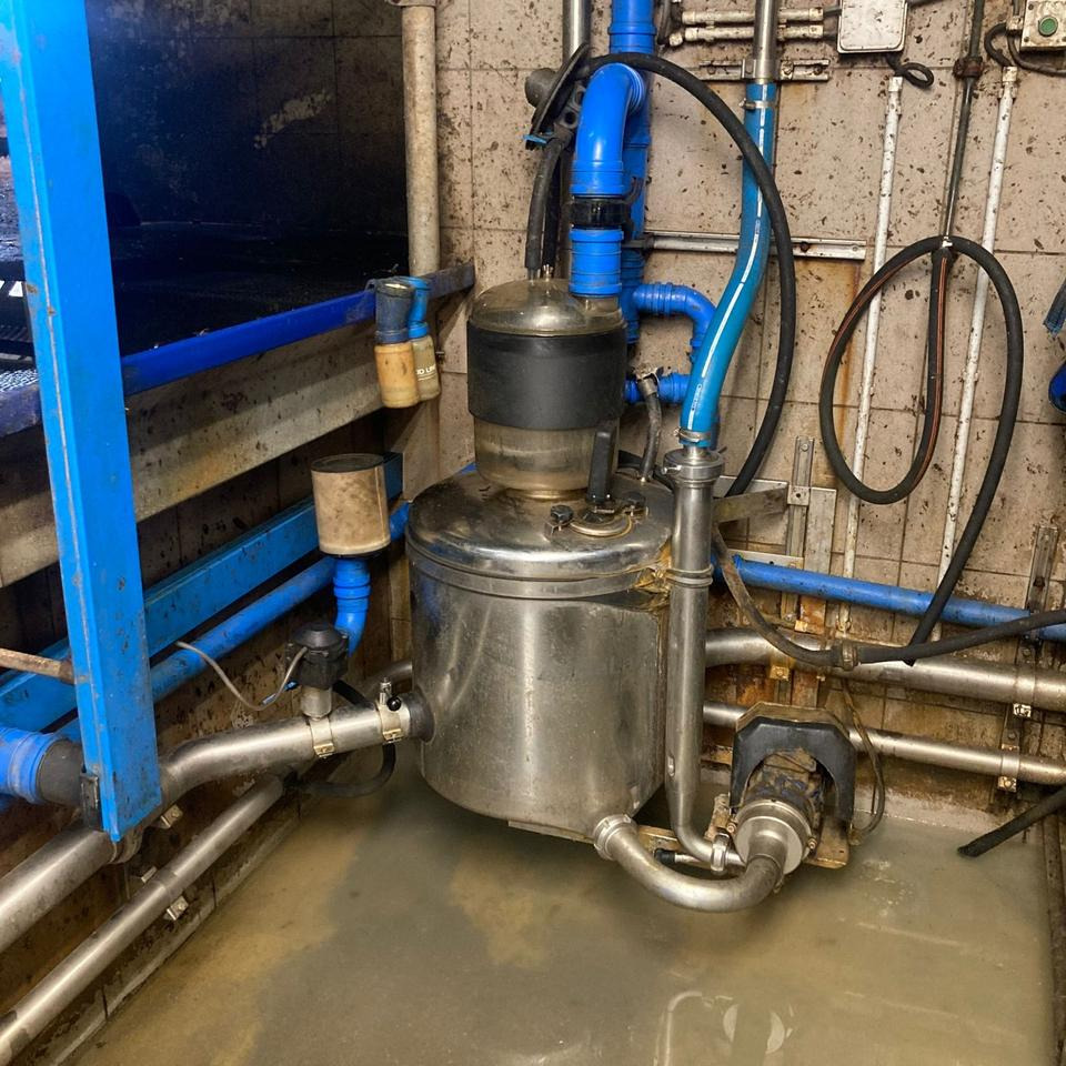 DeLaval Fischgrätenmelkstand Doppel 10er - Fejőberendezés: 4 kép. DeLaval Fischgrätenmelkstand Doppel 10er - Fejőberendezés: 4 kép.