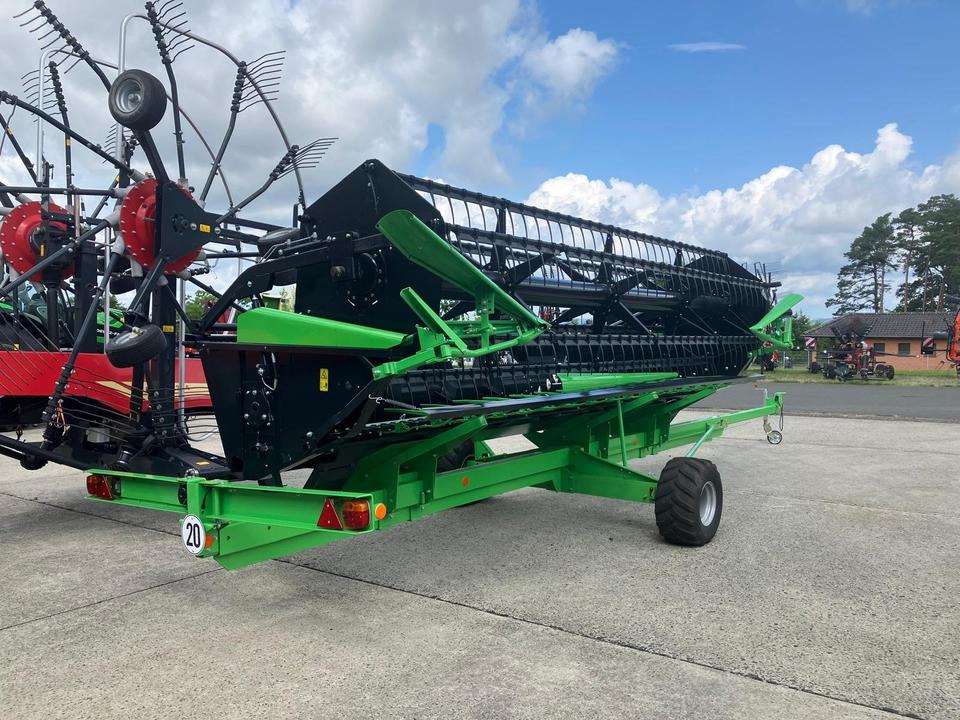 Deutz Fahr Schneidwerk DH540A inkl Schneidwerkwagen Mähdrescher - Kombájn adapter: 1 kép. Deutz Fahr Schneidwerk DH540A inkl Schneidwerkwagen Mähdrescher - Kombájn adapter: 1 kép.