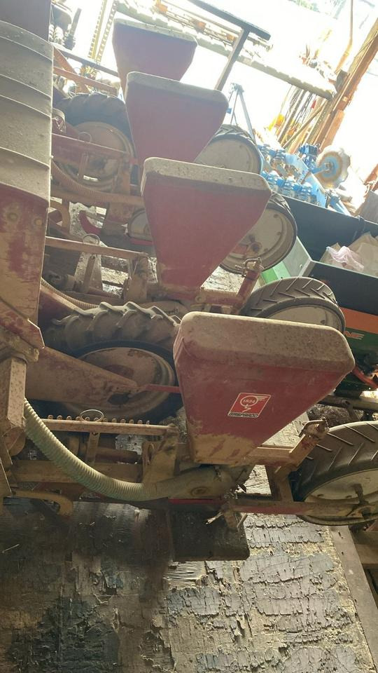 Gaspardo SP 510 Maissetzgerät, Maisdrille, Maissähgerät - Precíziós vetőgép: 3 kép. Gaspardo SP 510 Maissetzgerät, Maisdrille, Maissähgerät - Precíziós vetőgép: 3 kép.