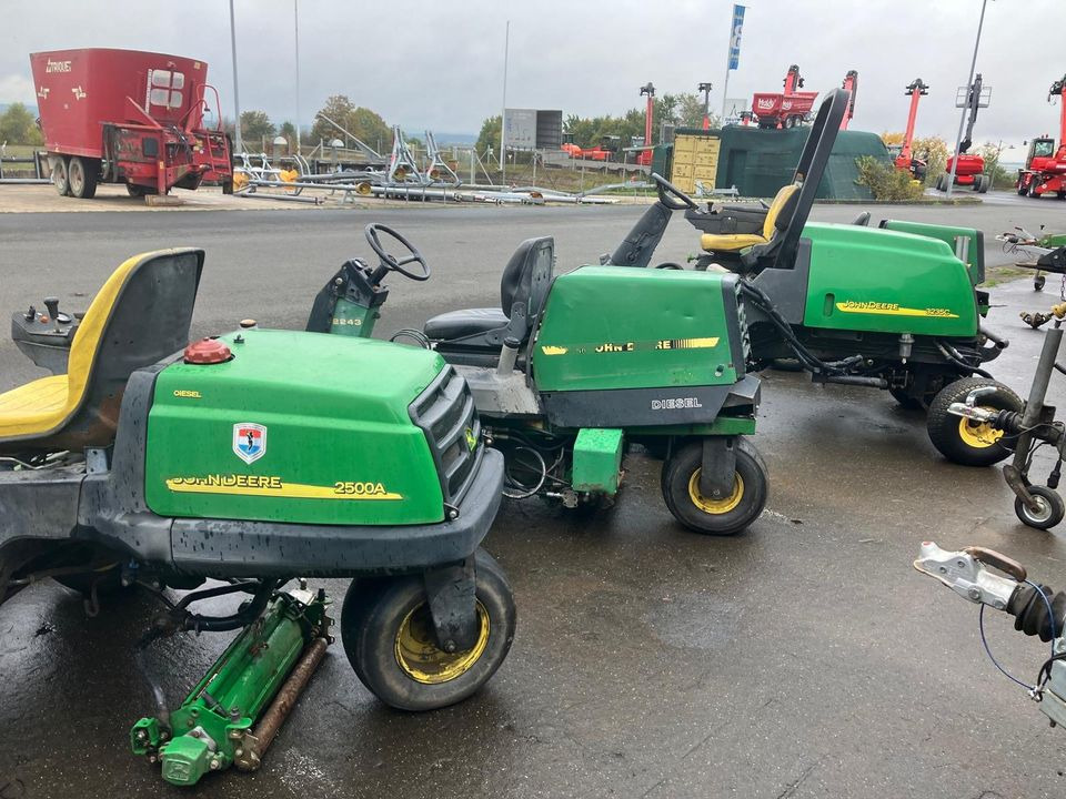 John Deere Spindelmäher, Großflächenmäher 2243, 2500A, 3235C - Kerti fűkasza: 2 kép. John Deere Spindelmäher, Großflächenmäher 2243, 2500A, 3235C - Kerti fűkasza: 2 kép.