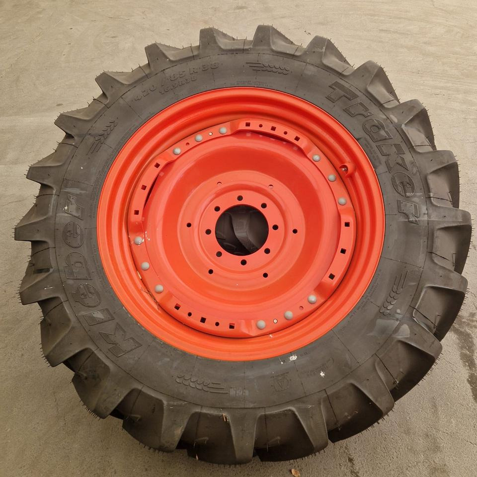 Kleber Reifen Räder 420/85R38 Traker 144A8 141B - Gumiabroncsok és felnik: 1 kép. Kleber Reifen Räder 420/85R38 Traker 144A8 141B - Gumiabroncsok és felnik: 1 kép.