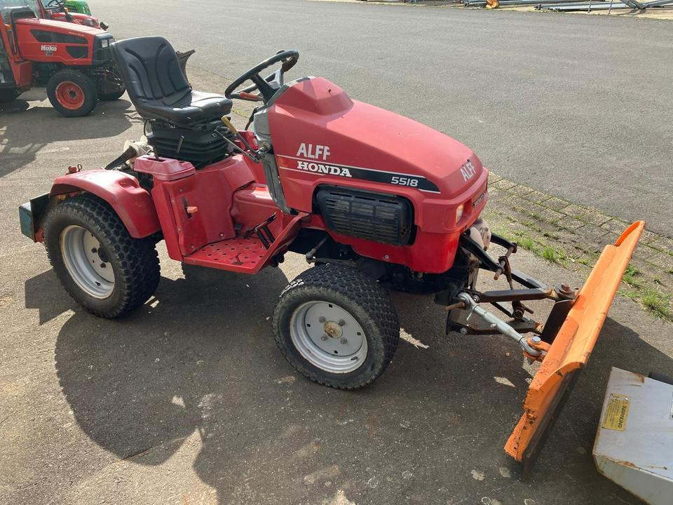 Kommunaltraktor Honda H5518 Schneeschild Winterdienst - Kommunális traktor: 1 kép. Kommunaltraktor Honda H5518 Schneeschild Winterdienst - Kommunális traktor: 1 kép.