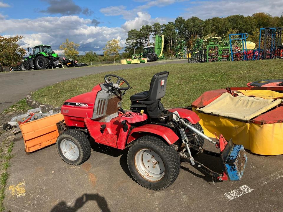 Kommunaltraktor Honda H5518 Schneeschild Winterdienst - Kommunális traktor: 2 kép. Kommunaltraktor Honda H5518 Schneeschild Winterdienst - Kommunális traktor: 2 kép.