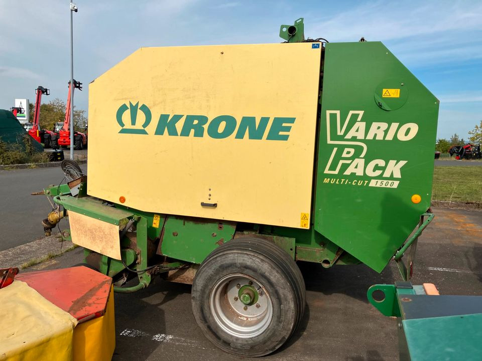 Krone Rundballenpresse VP 1500 MC Schneidwerk Netzbindung - Bálázó: 2 kép. Krone Rundballenpresse VP 1500 MC Schneidwerk Netzbindung - Bálázó: 2 kép.
