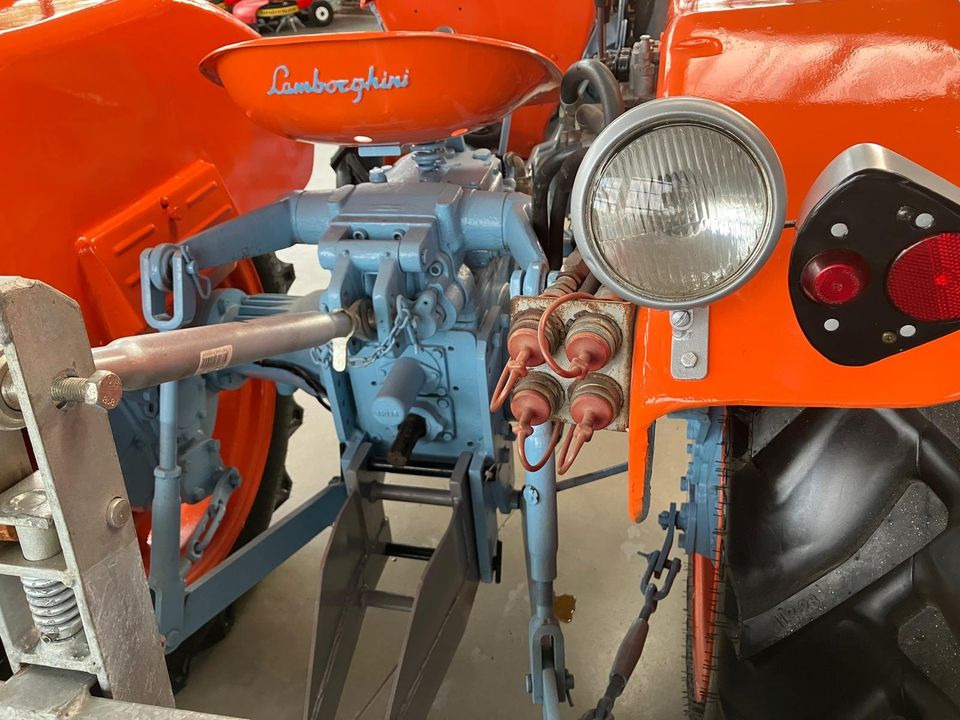 Traktor Lamborghini 2 R Typ FL3 Sammlerstück Oldtimer: 12 kép.