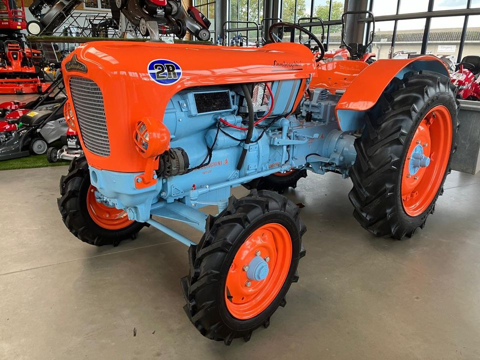 Lamborghini 2 R Typ FL3 Sammlerstück Oldtimer - Traktor: 1 kép. Lamborghini 2 R Typ FL3 Sammlerstück Oldtimer - Traktor: 1 kép.